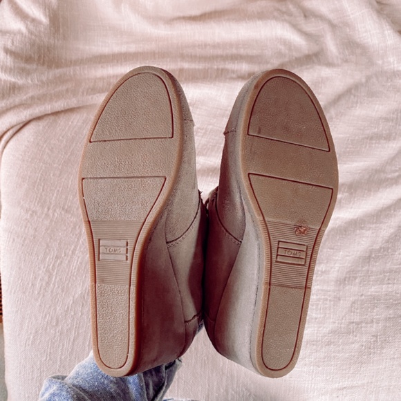 TOMS Suede Wedges - Picture 4 of 6